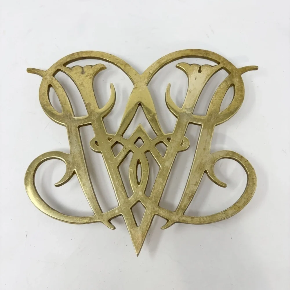 WILLIAMSBURG Queen Ann Cypher Brass Trivet VA Metalcrafters Vintage ©1950 XL